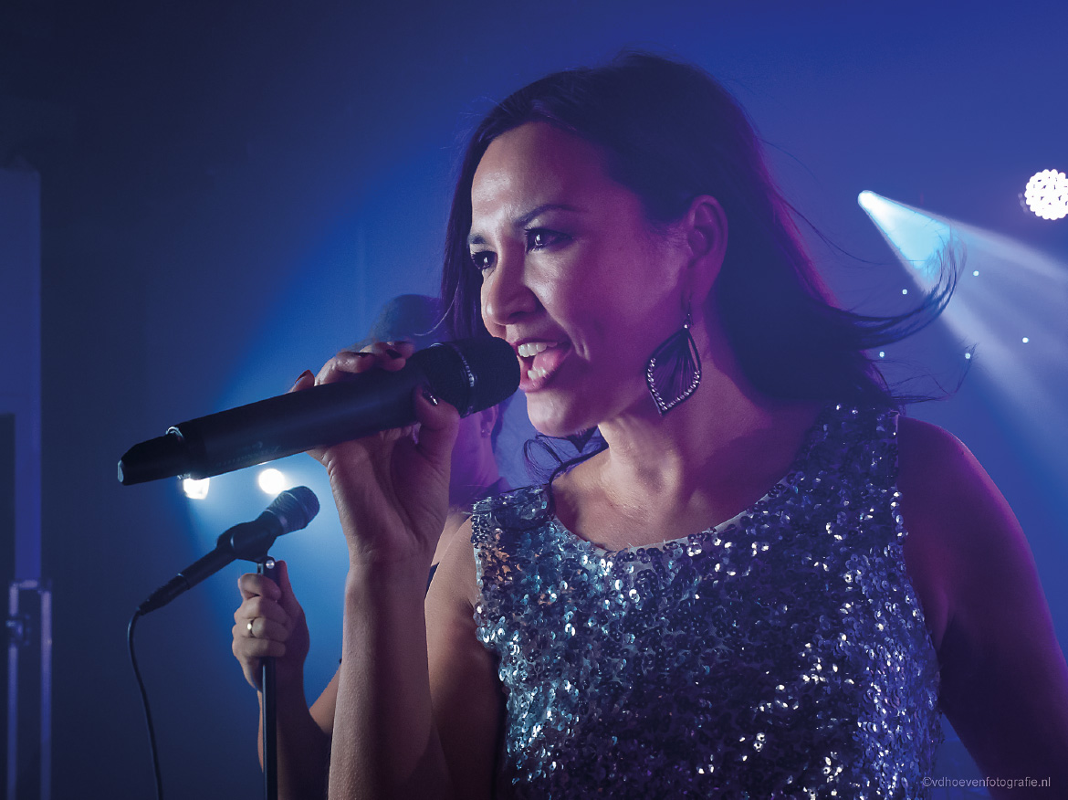 Dona Pessy, Soul Society, Zangeres, Band