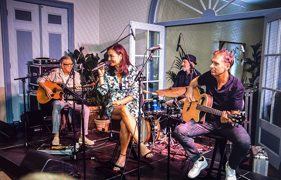 Doña Pessy Acoustic
